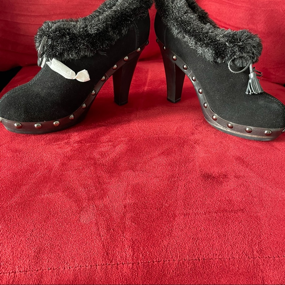 Colin Stuart Black Leather/Fabric 71/2 pump never worn